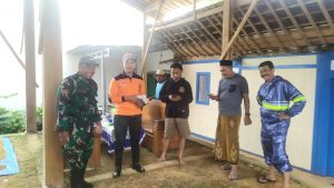 BPBD Rembang menyalurkan bantuan kepada warga terdampak banjir di Sarang