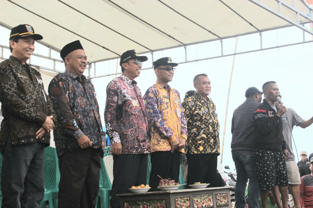 Bupati Rembang Abdul Hafidz bersama jajaran Kepala Organisasi Perangkat Daerah (OPD) menyaksikan Phatol Sarang