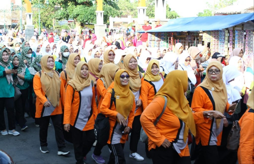 Keceriaan Guru-guru TK saat acara jalan sehat IGKTI Rembang