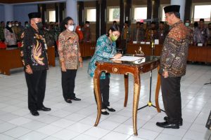 Bupati Rembang melantik 67 pejabat, Jumat 30 Desember 2022